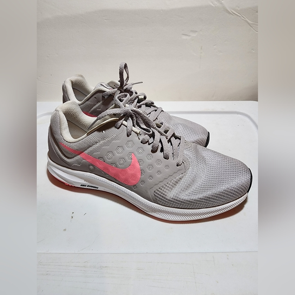 Nike Women’s Size 10 Gray Athletic Running Shoes 852466-015 Downshifter 7